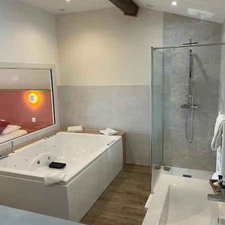 L'Estirado Des Adrets Hotel 3*