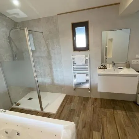 L'Estirado Des Adrets Hotel 3*