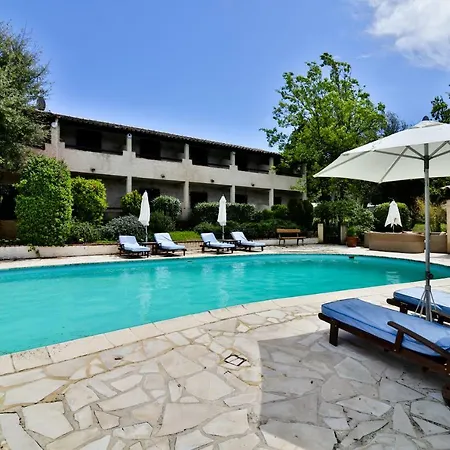 L'Estirado Des Adrets Hotel