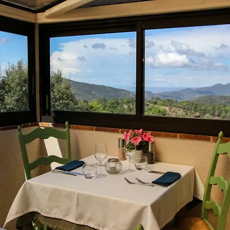 L'Estirado Des Adrets Hotel