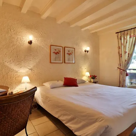 L'Estirado Des Adrets Hotel 3*
